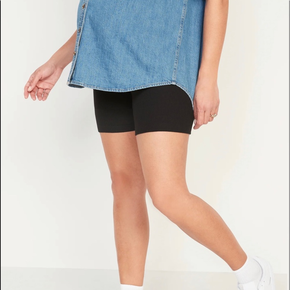 NWT-Maternity Full-Panel Rib-Knit Biker Shorts -- 6-inch inseam